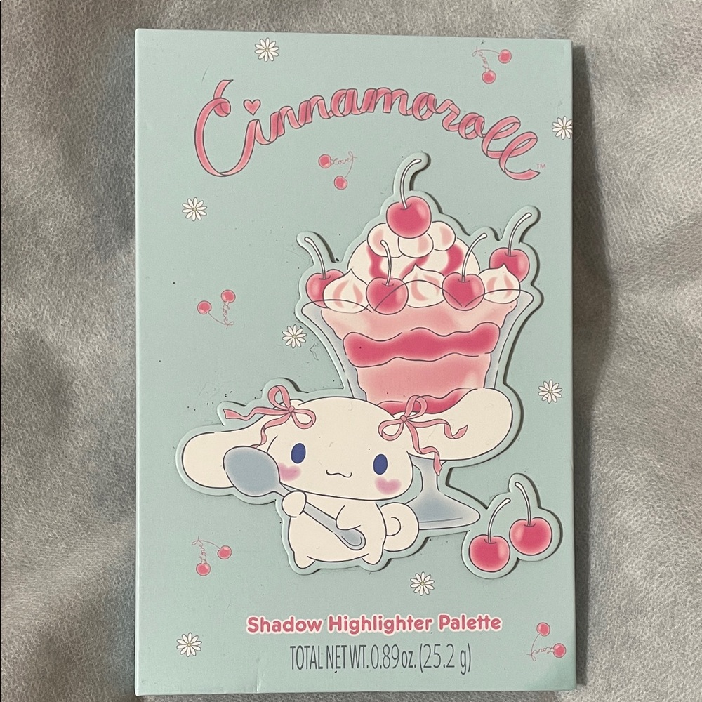 Sanrio Cinnamoroll Shadow Highlighter Palette - Pastel Blue & Pink